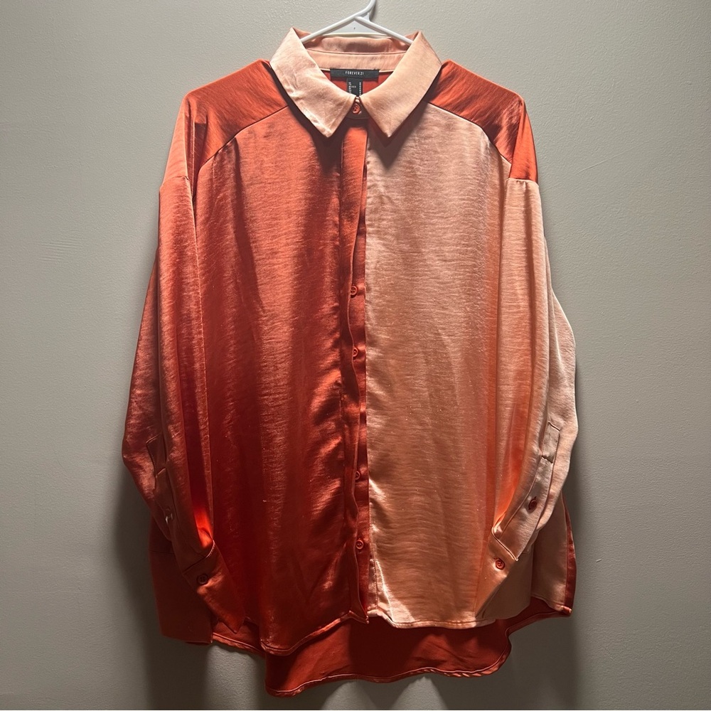 ✨TWO TONED SATIN BUTTON DOWN✨